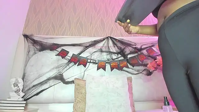 ThaliaWest - 🎃Spanking ass 🍑