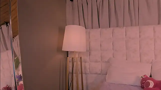 Lea_velle - Suck and lick my nipples