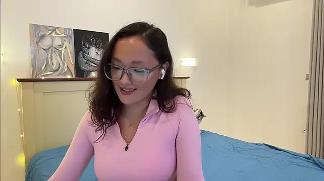 OleneArribas - 😏Bite my lip + slow look into camera