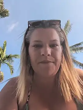 Pxetiteblonde1 - Squirt dans le jardin + ctl domi 2mn