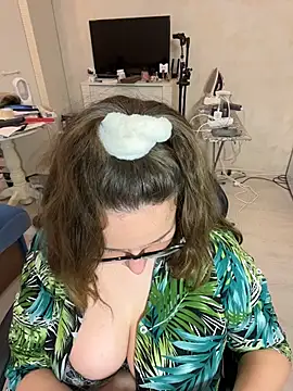 DienkaGreen - on new glasses