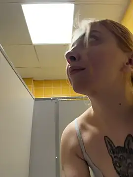 Sunny___Bunny - Risky little moan near stranger