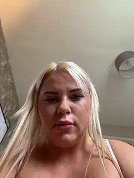 Blonde_baddie - Suck dildo