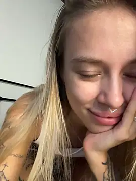 Enjoy_my_beauty - ride a pillow