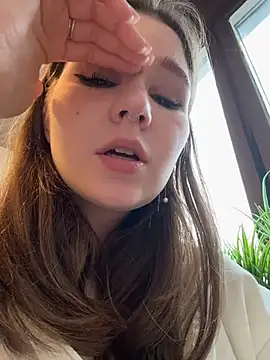 PumaShyXD - SQUIRT RIGHT IN THE CAFE UNDER TABLE
