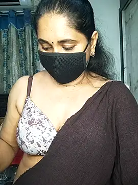 Doly_thebubbly_telugugirl - Boobs oil massage in public..