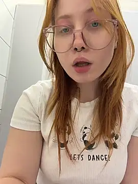 SlavicCandy - SPREAD PUSSY LIPS WIDE IN KFC