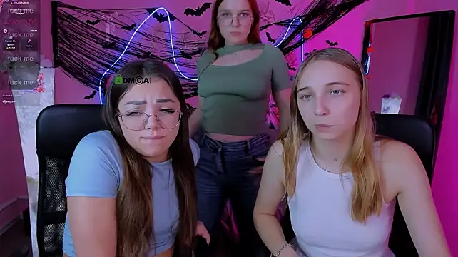 Kiki_swan - show ass