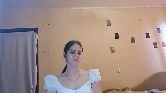 Katelemon - Strike a funny pose