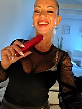 Housewifebella - 😈Dildo Boob Fuck