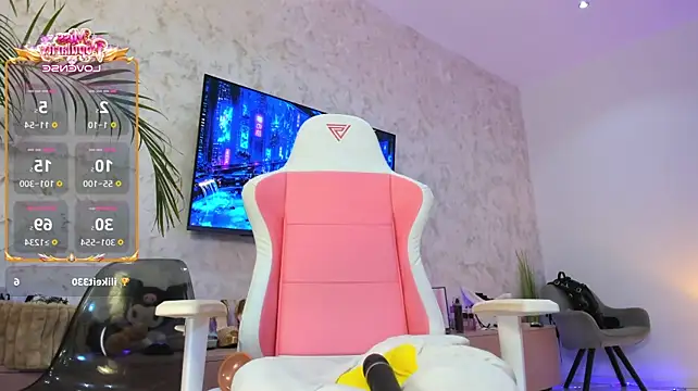 Yanna_miana - Warm This Pussy Up!😼