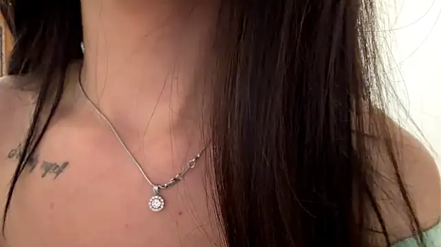 LivianDivorce - squeeze my boobs under clothes hehehe :3