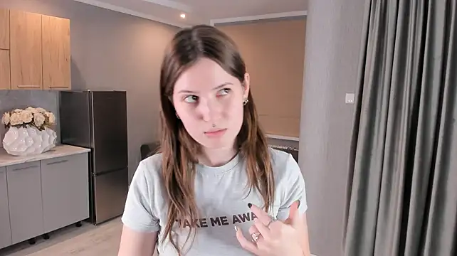 LorileeTruden - show all piercings