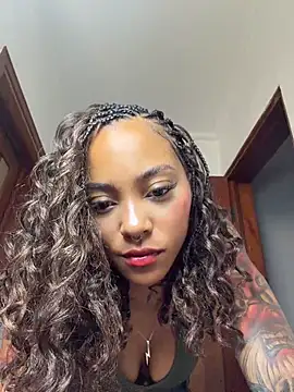 LizStorm_ - make that pussy get cream domi 😈