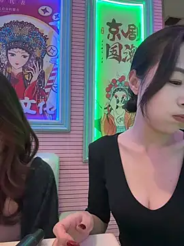 Eva10069 - 👠高冷范儿反差辣秘KTV全裸上半身甩奶