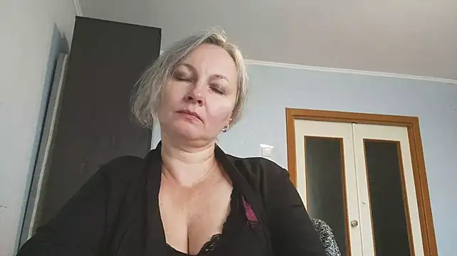 EdithManning - Show tits