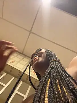 Lucia_Mcfly - 50 SQUATS NAKED + Toy control x2mn🕹️