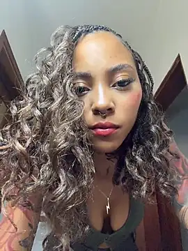 LizStorm_ - make that pussy get cream domi 😈