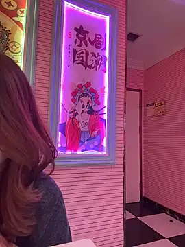 Eva10069 - 👠高冷范儿反差辣秘KTV全裸上半身甩奶