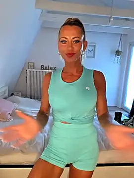 Housewifebella - 😈Dildo Boob Fuck