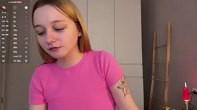 DiaThornley - Show my bra color 1st time!