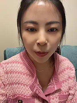 YaoYao8888 - 穿裙子不穿内裤，把小粉跳出来