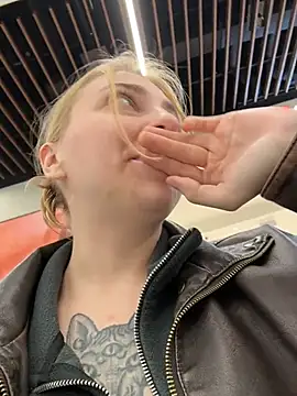 Sunny___Bunny - Pinch ONE naked nipple in public