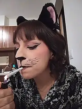 THE_MAID - Play with kitty