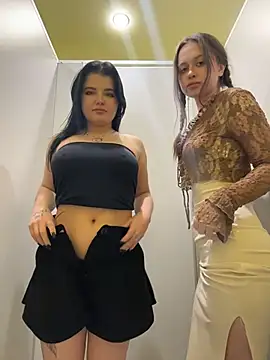 Double_troubles - Amelie open door & flash boobs🚾MEN's wc