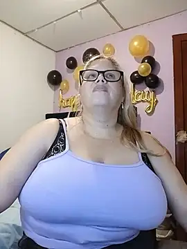 EllisW8 - oilboobs