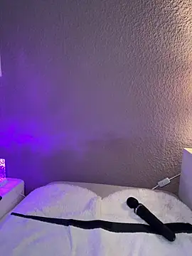 Shorty_Holly - pussy play / lt get surprise
