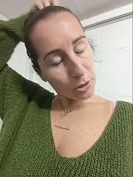 Bichota85 - Flash tetas + 2 videos LT