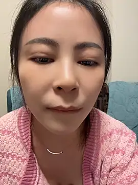 YaoYao8888 - 穿裙子不穿内裤，把小粉跳出来