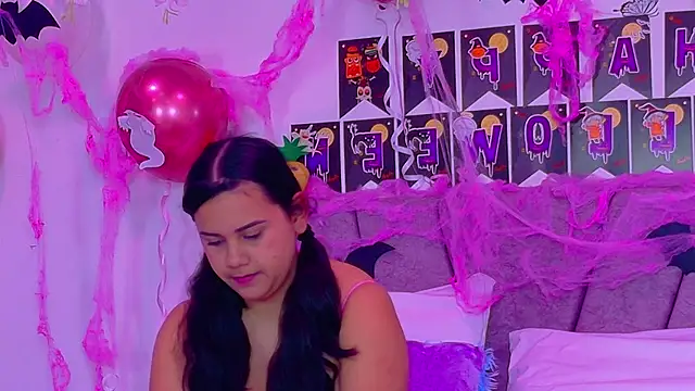 NahomyEvans - show boobs + oil