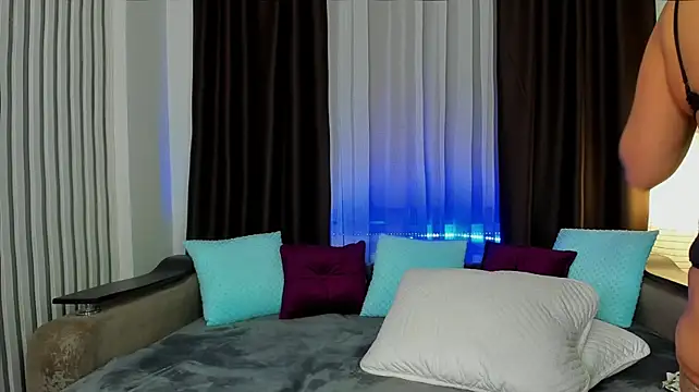 TessaPosh - Show Boobs