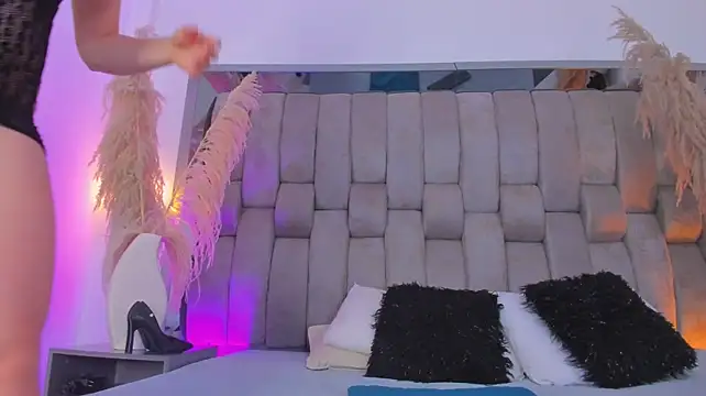 AlliJadid - open legs and play whit pussy🧁💦