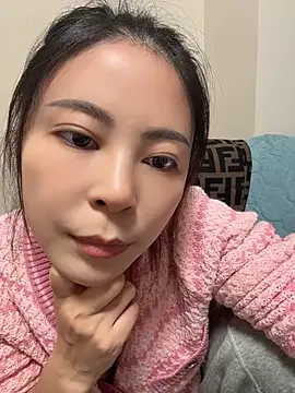 YaoYao8888 - 穿裙子不穿内裤，把小粉跳出来