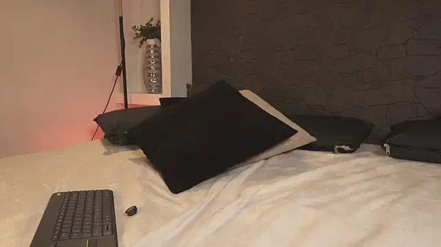 Mia_crawford - play with my pussy until it gets wet