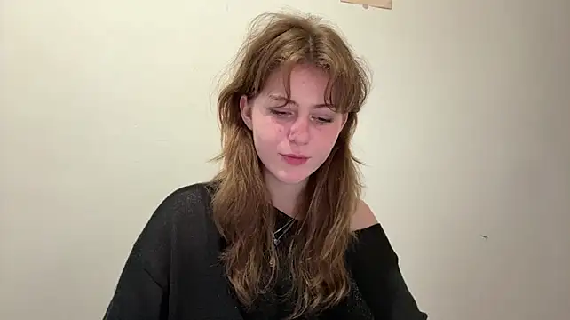 RolandeRohrs - Show my cute belly close up!🥰