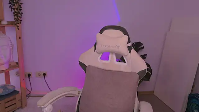 KiraKittyy_