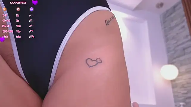 Mia_milf_x - bare my tits