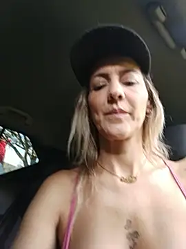 Monita_Med - Show de pussy in baño público