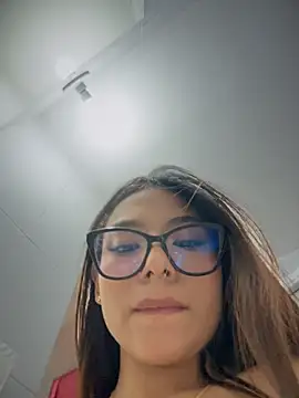 Amira_cute2 - FULL NAKED IN THE CLOTHES SHOP