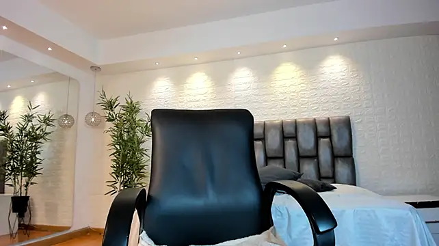 AidaJones - Control my toy + cum 🥵🥵🔥