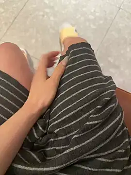 Meii-meyy - 让我的小穴在星巴克里潮吹 Make me squirt