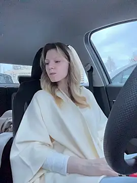 MaryHiggins - Take off your bra and show your boobs
