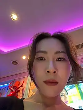 Eva10069 - 👠高冷范儿反差辣秘KTV全裸上半身甩奶