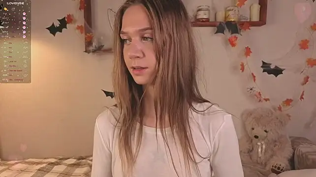 SerenaCrystall - panties off, fingers on pussy