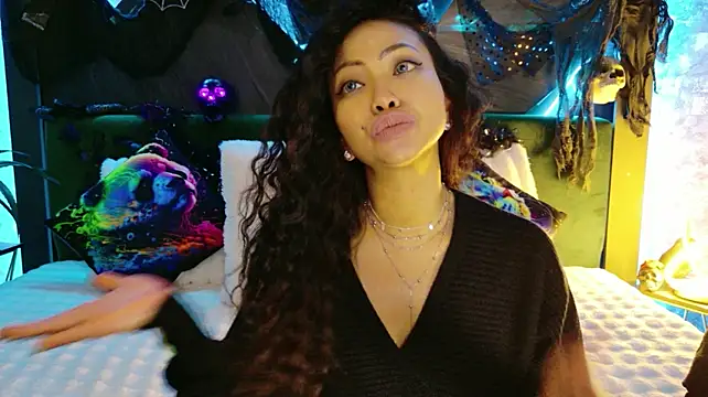 ElyaQuinn - Hot Tour of Elya Body!