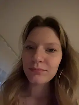 MaryHiggins - Take off your bra and show your boobs